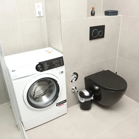 1 In A Location-violet Apartment *