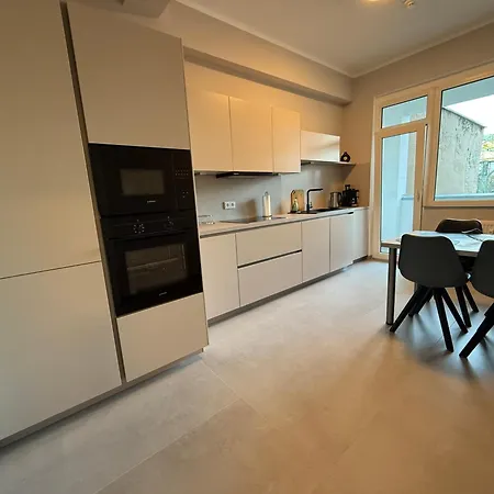 Apartment 1 In A Location-violet *