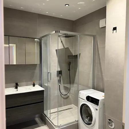 Apartament 1 In A Location-violet Kolonia